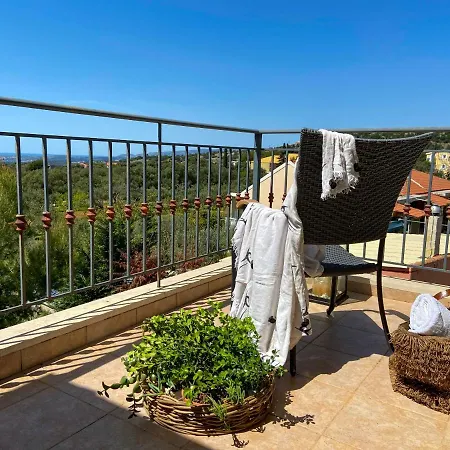 Semesterbostad Carousos *