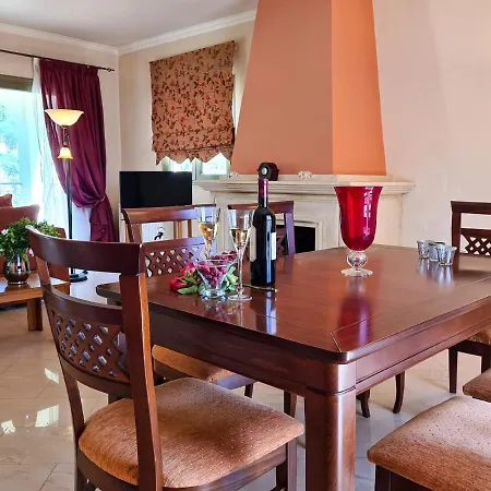 Vakantiehuis Carousos Razáta