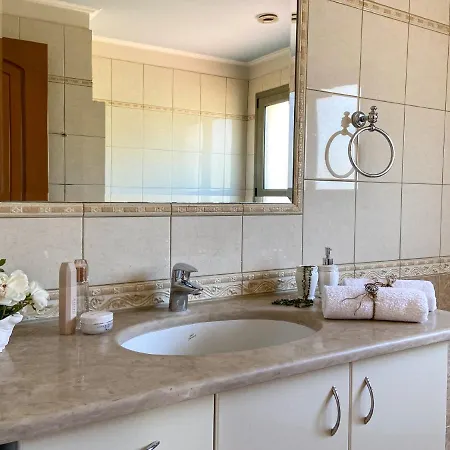 בית נופש Carousos *